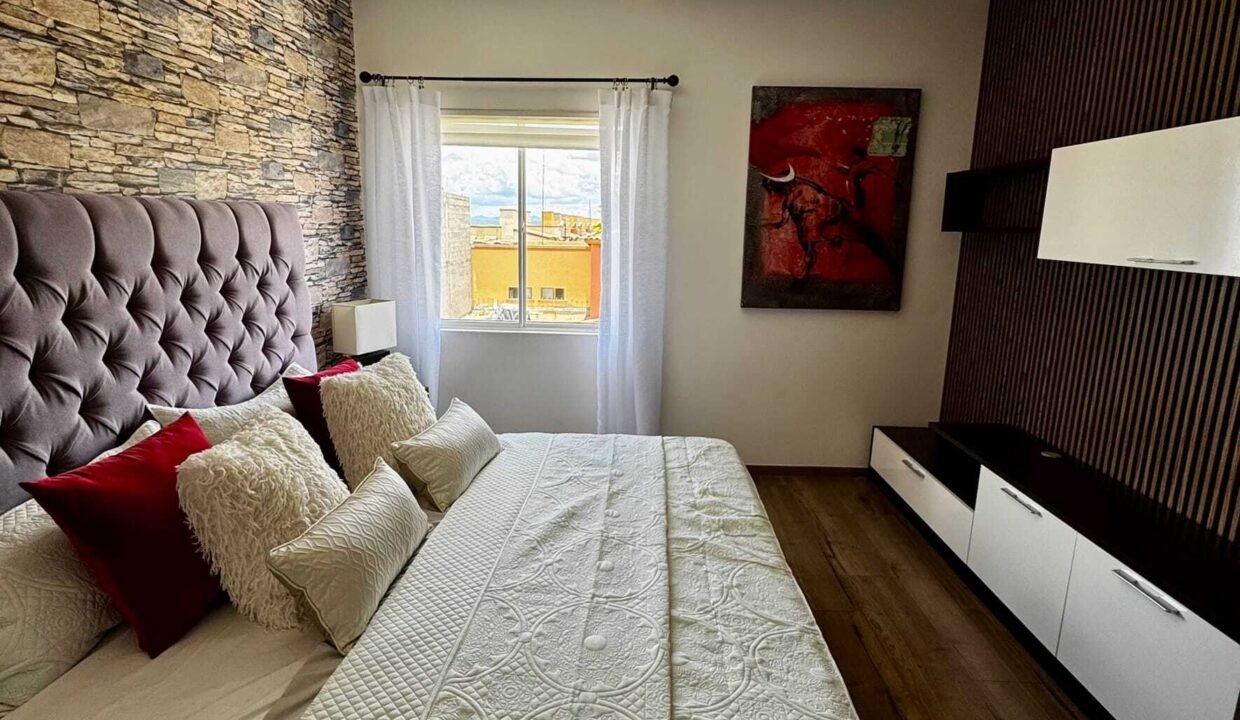 real-madeira-montesino-interiores-recamara-cabecera-tv