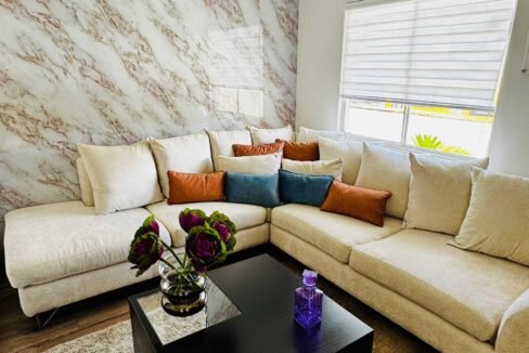 real-madeira-montesino-interiores-sala-sofa-cojines