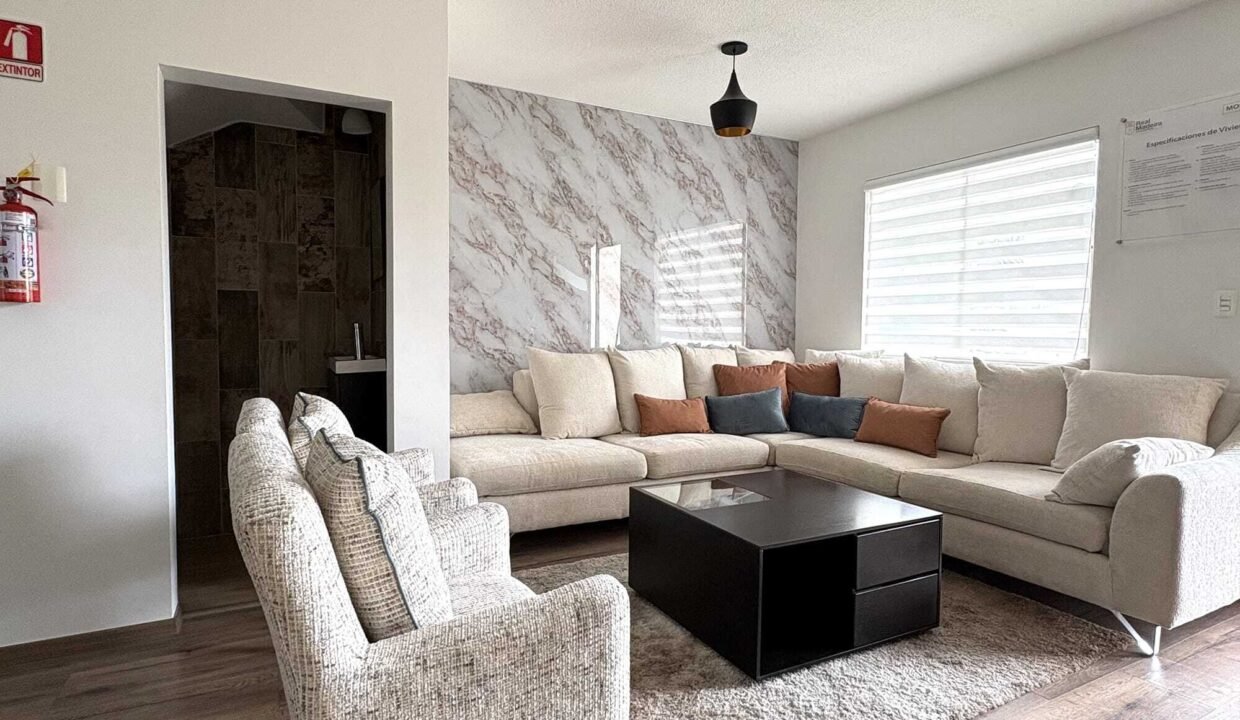real-madeira-montesino-interiores-sala-sofa-ventana